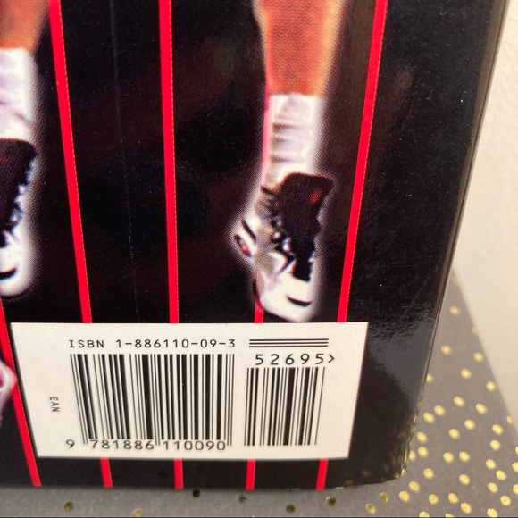Bull Run- 1995-96 Chicago Bulls Michael Jordan Limited Edition Hardcover Book - Picture 3 of 11